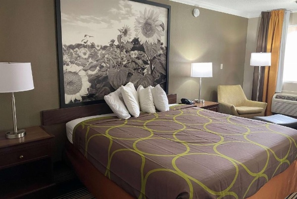 Super 8 by Wyndham Junction City image 15