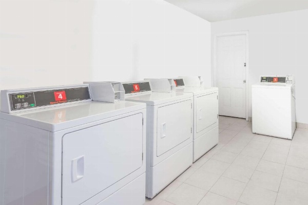 Super 8 by Wyndham Junction City image 25