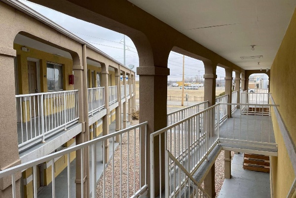 Super 8 by Wyndham Junction City image 4